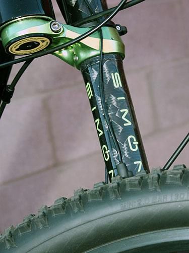 Cannondale says the Simon system is heavier than its standard internals but a complete 130mm-travel fork still only weighs about 1.8kg (4.0lb).
