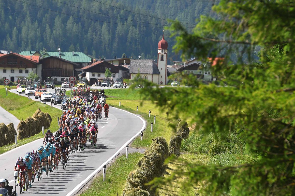 The peloton approach the final climb