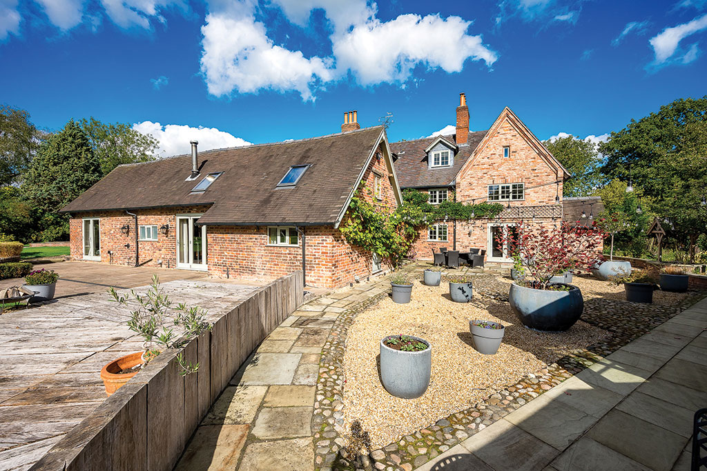 Property for sale with wildlife pond: Aston By Budworth, Cheshire.