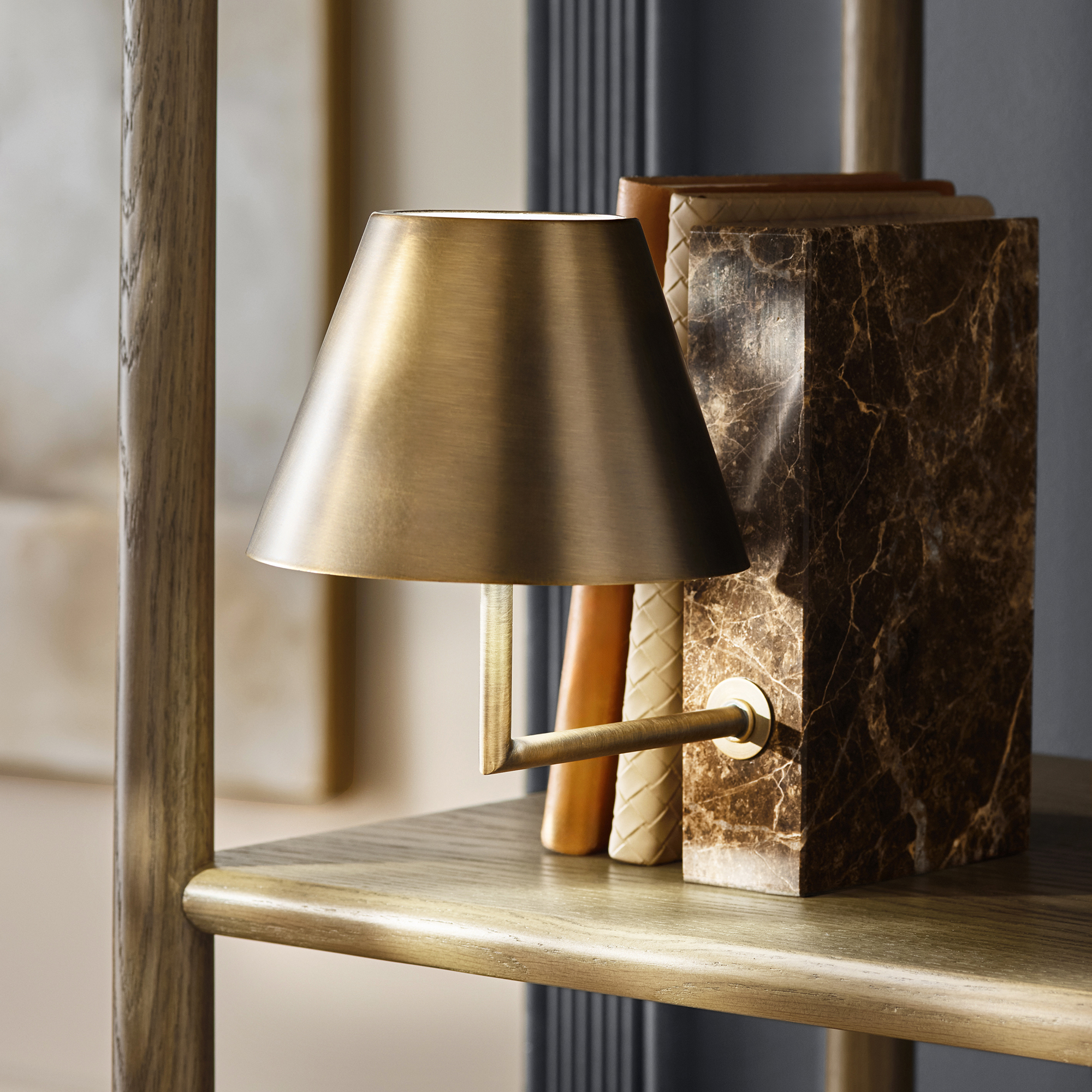 Next shelf lamp