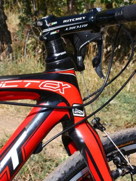 The front end uses a conventional 1 1/8" non-tapered steerer tube but there was still no evidence of brake shudder or sloppy steering