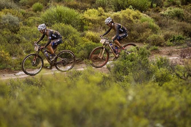 Stage winners Annika Langvad &amp; Ariane Kleinhans of Team RECM