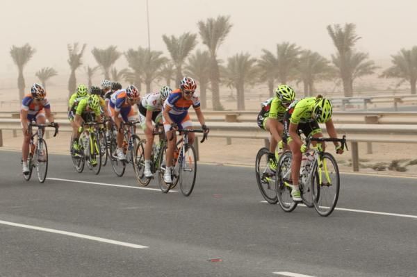 Tatiana Guderzo (SC MCipollini Giambenini) leads the chasers against the wind
