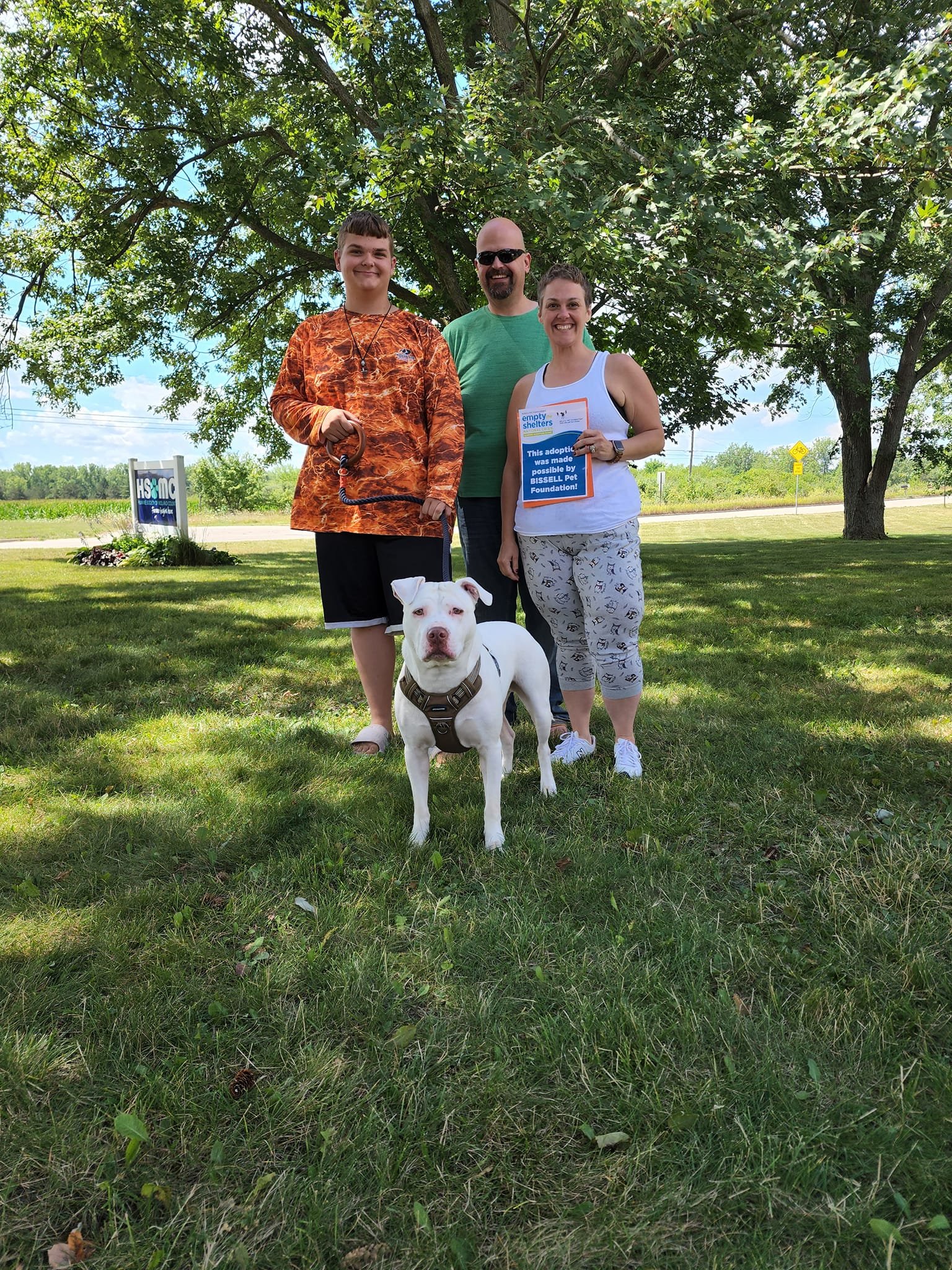 Deaf pit bull Dave and family