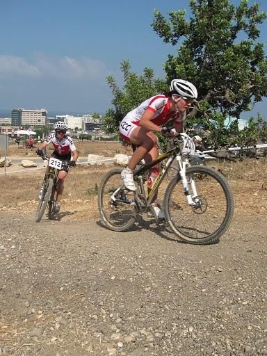 Maja Wloszczowska (Poland) leads Esther Suss (Switzerland)
