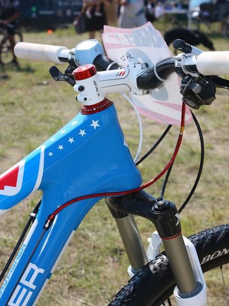 The burly head tube area is topped with a negative-rise stem to offset the riser bar.