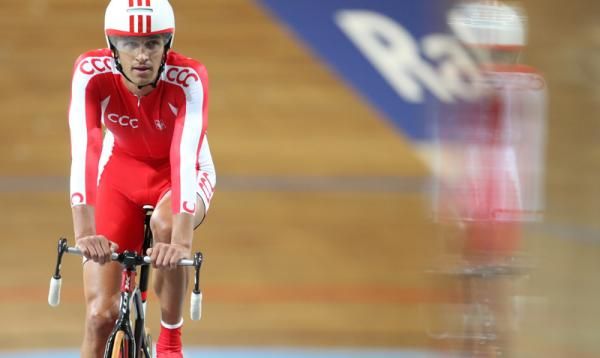 Rafal Ratajczyk (Poland) finishes his Omium flying lap.
