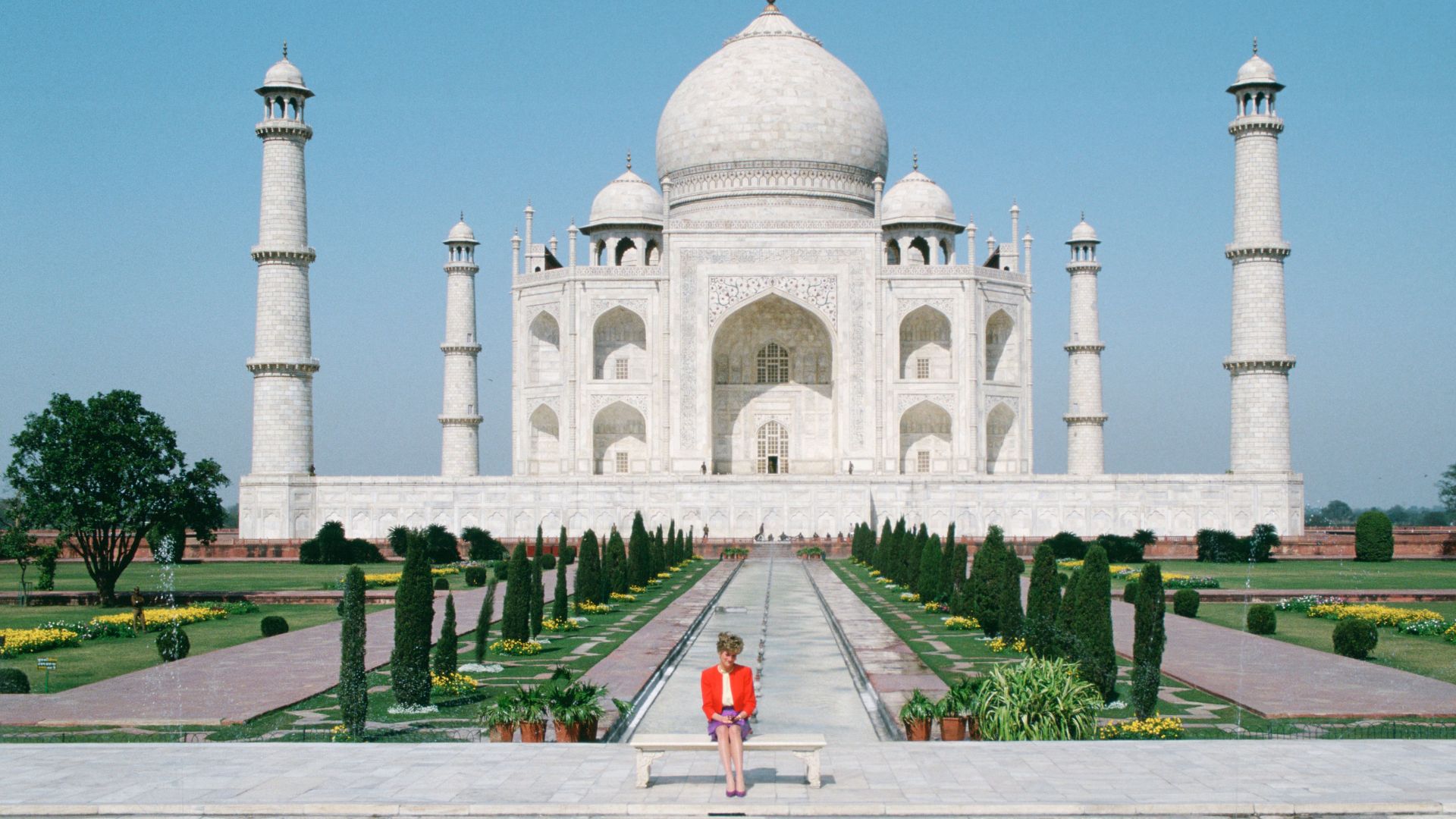 Princess Diana sits in front of the Taj Mahal