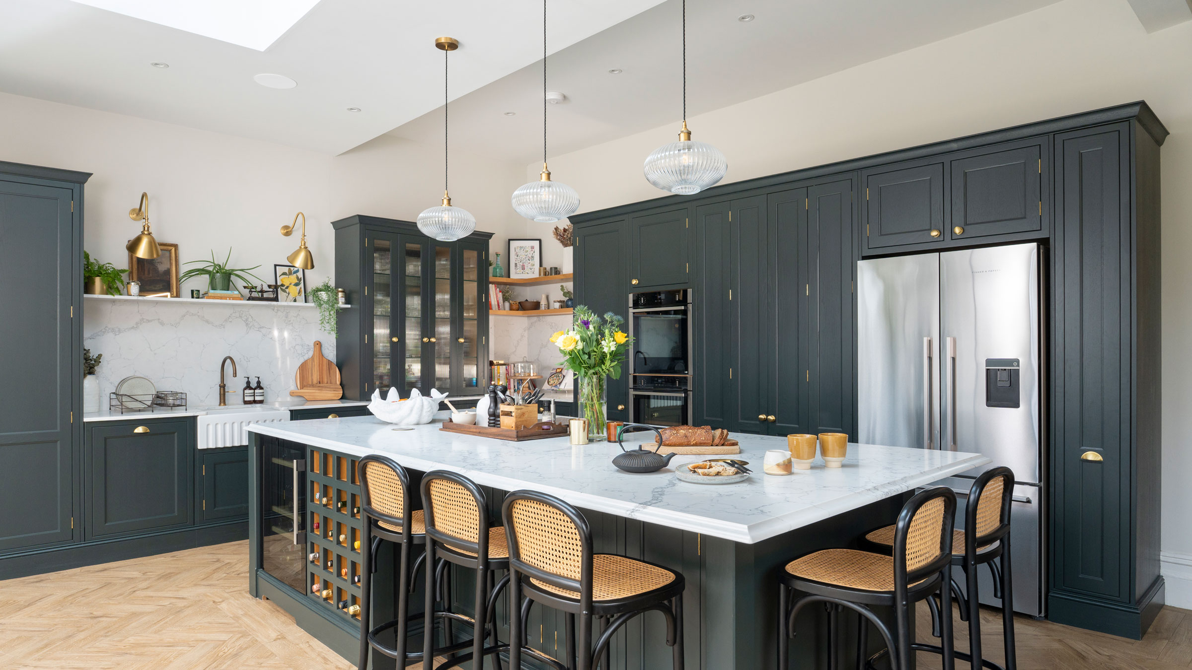 Off white walls, dark cabinets and marble worktops