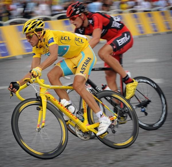 Alberto Contador (Astana) in action on the streets of Paris.