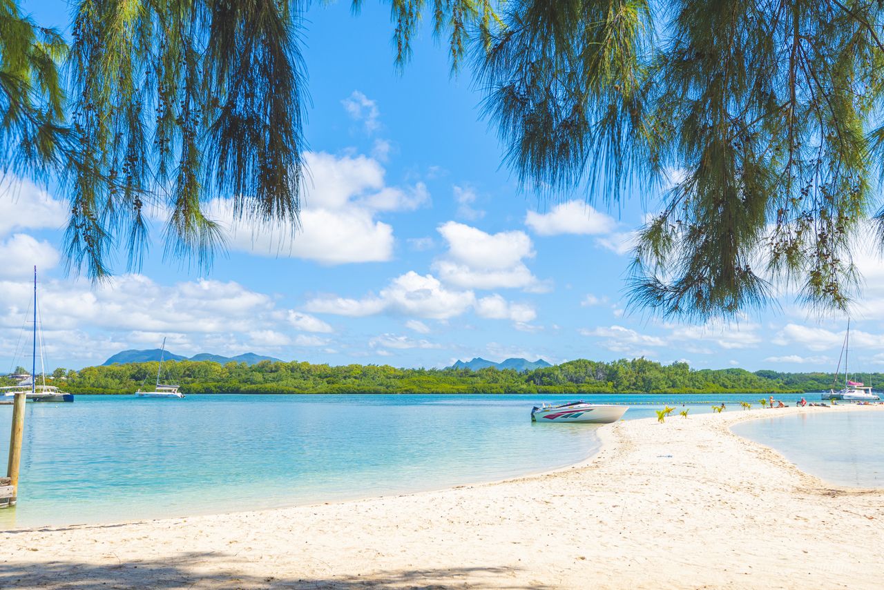 The idyllic beach of île aux cerfs, east of Mauritius Island