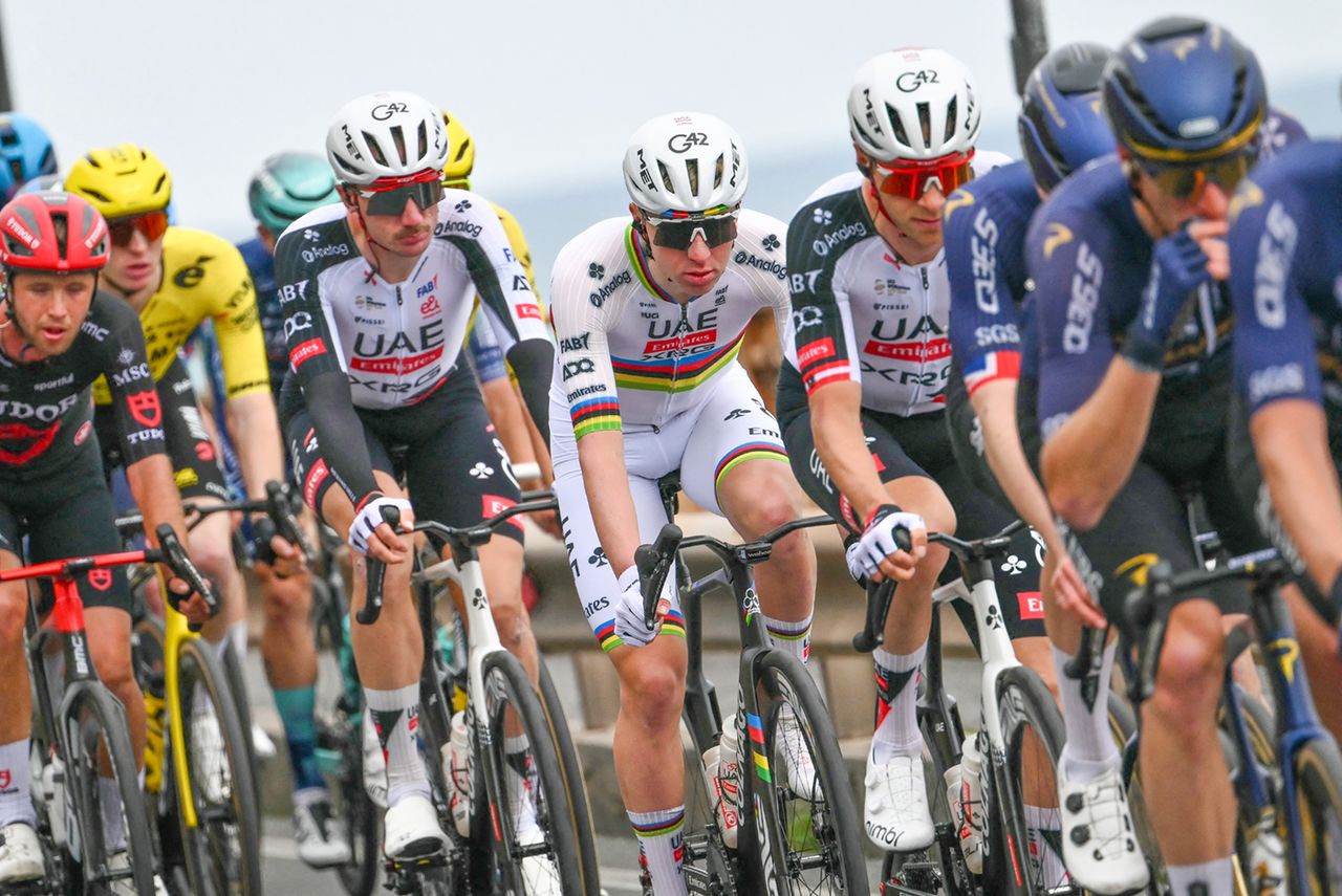  Tadej Pogačar, Mathieu van der Poel, Wout van Aert caught in crash in finale of Milan-San Remo 