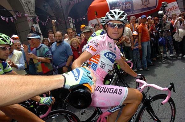 Danilo Di Luca (Liquigas) gets a drink.