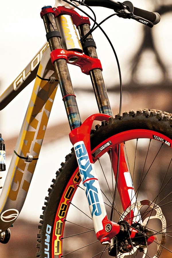 The black stanchion coating is a BlackBox only feature, although a similar super-slippery treatment appears on the RockShox Reverb dropper seatpost