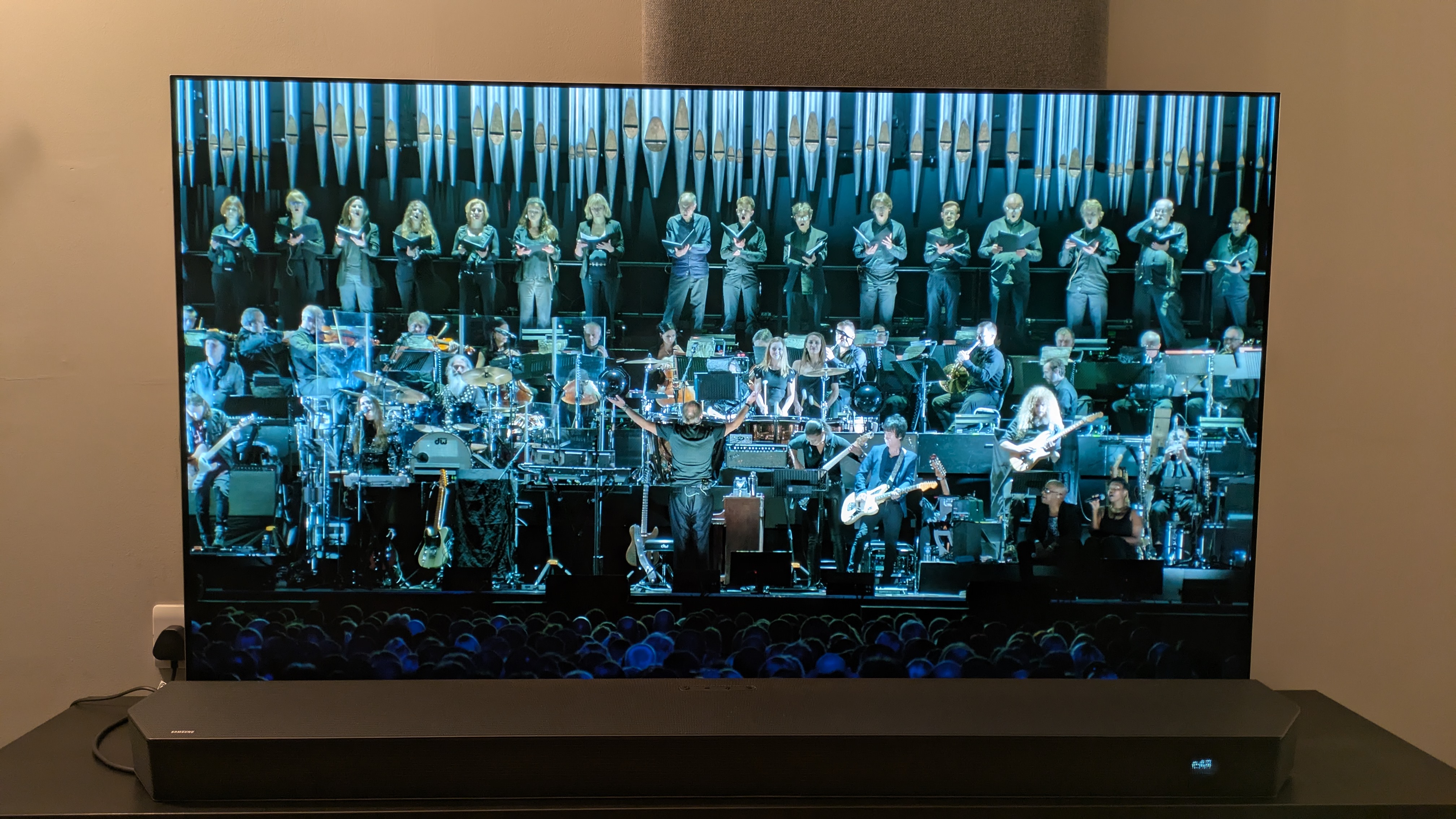 Hans Zimmer: Live in Prague shot of full band on LG G5