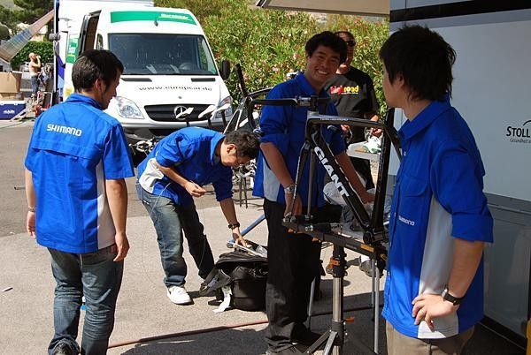 Shimano employees set off at getting the new gear