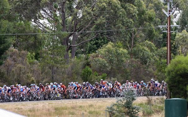 The Tour Down Under stays together on stage three