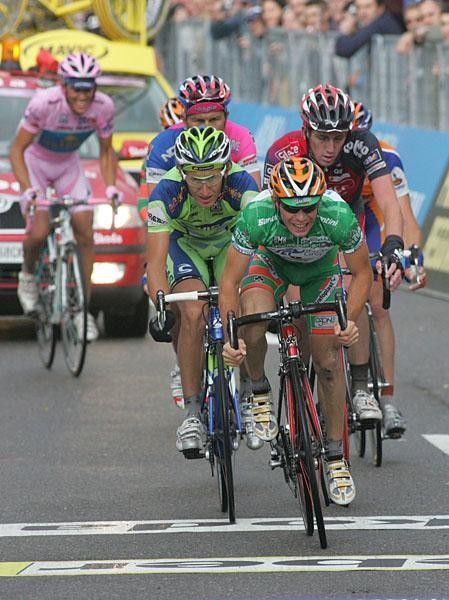 Sella leads the pink jersey group home.