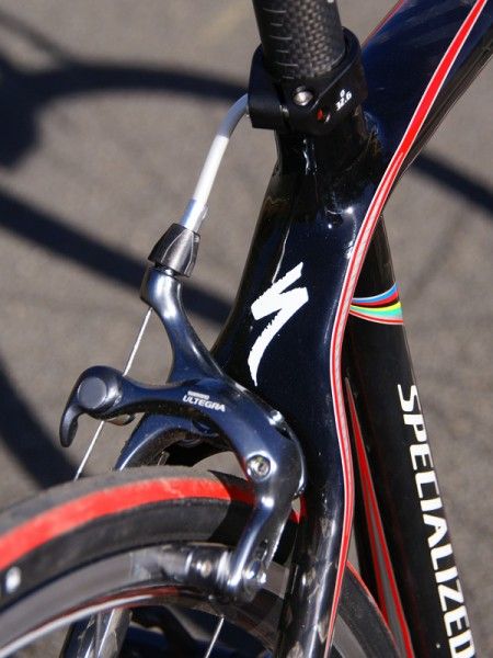 A slender wishbone is used up top - and provides designers with yet another spot to put a Specialized logo.