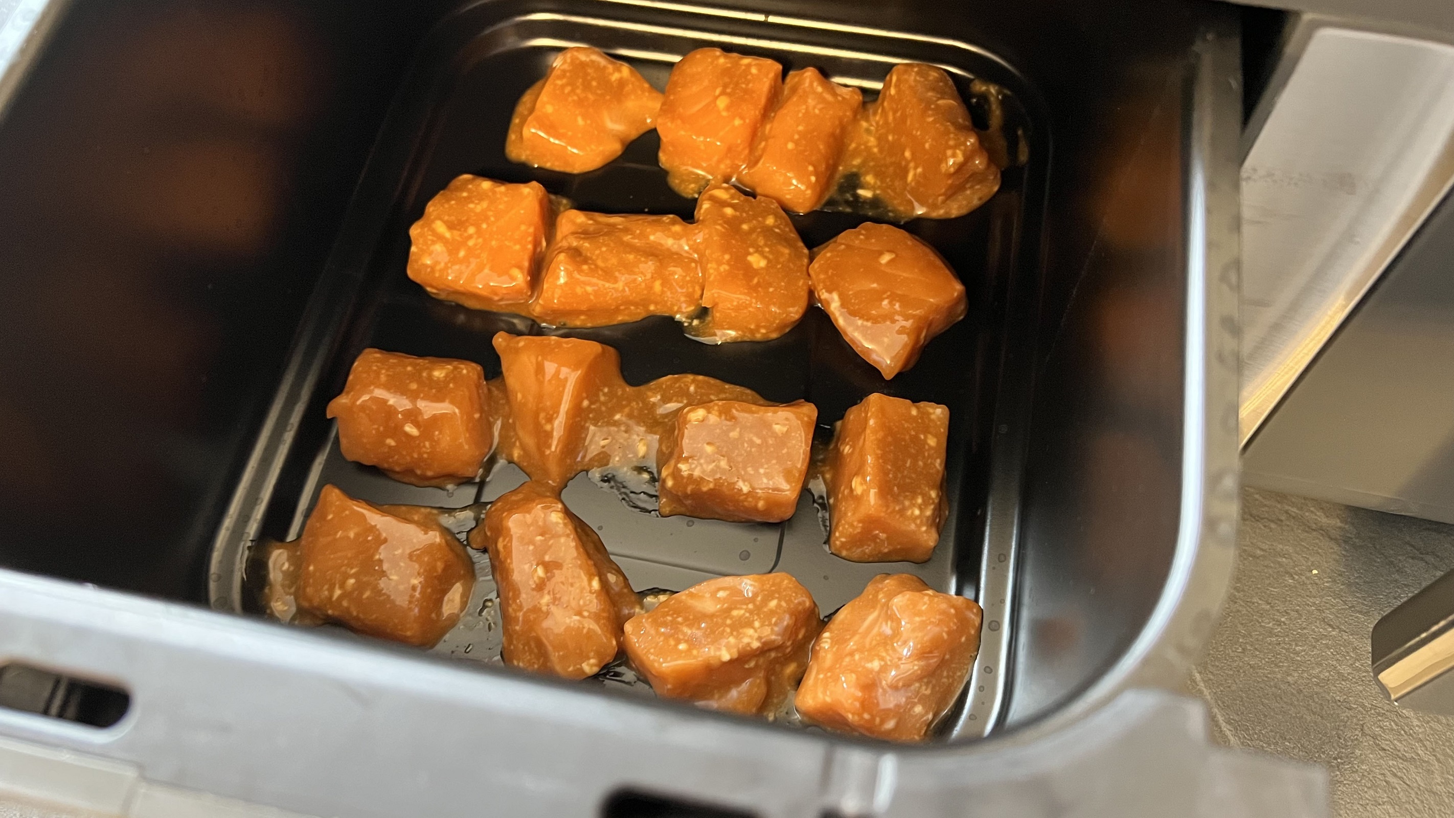 Raw salmon bites air fryer