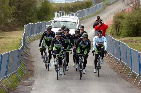 The GreenEdge squad recons the C&ocirc;te de La Redoute.