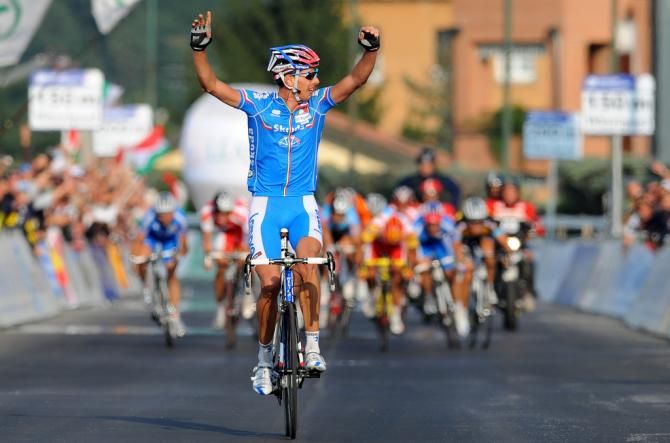 Alessandro Ballan (Italy) has time to check his margin of victory as he wins the 2008 title