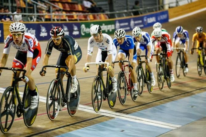World Champion Glenn O'Shea sits in the middle of the pack during the men's scratch race