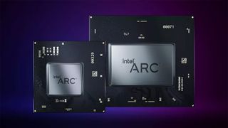 Zwei Intel Arc-Chips nebeneinander auf violettem Hintergrund