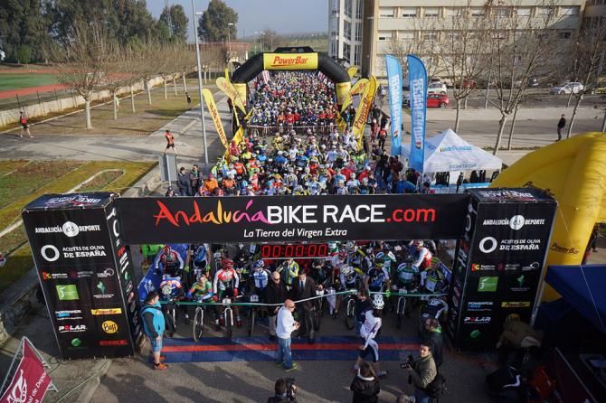 Racers lined up for the beginning of stage 4