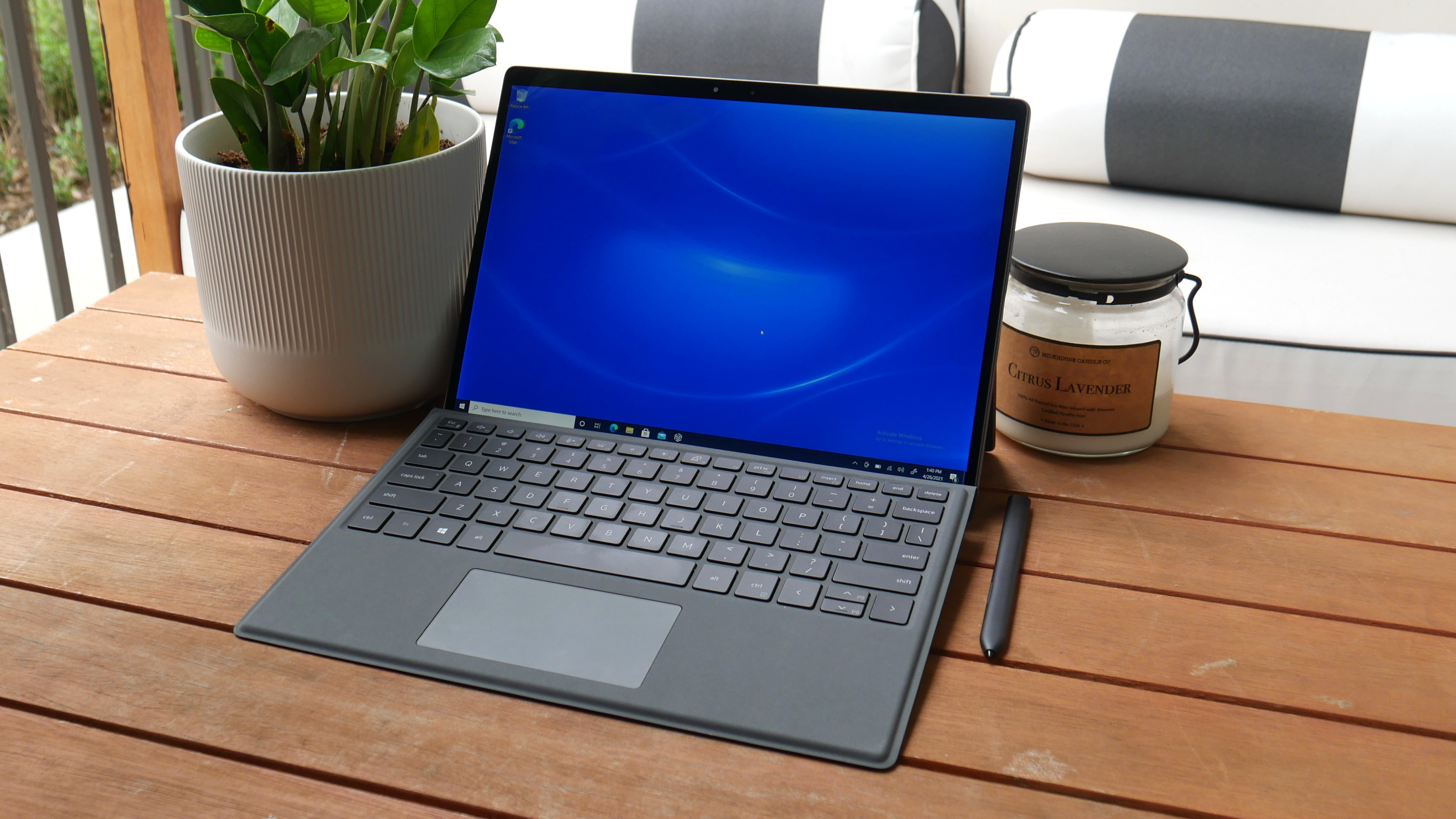 Latitude 7320 Detachable キーボードとアクティブペン-