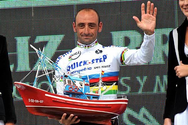 World Champion Paolo Bettini (Quick Step) gets a boat as a trophy on one of the Vuelta's rainy days.