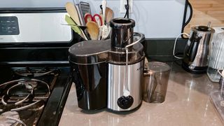 Aicok Wide Mouth Centrifugal Juicer on counter