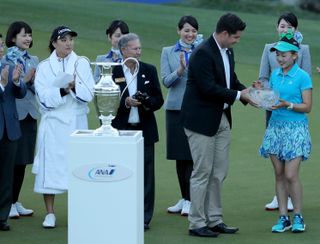 Li picks up the low amateur trophy at the ANA Inspiration