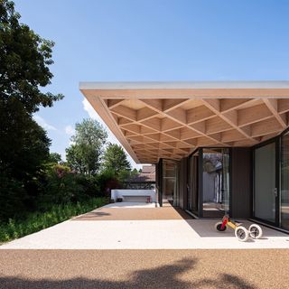 Cottage house extension with dramatic timber ceiling structure