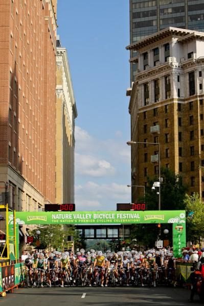 The start line this afternoon was sandwiched between the tall buildings of downtown St Paul.