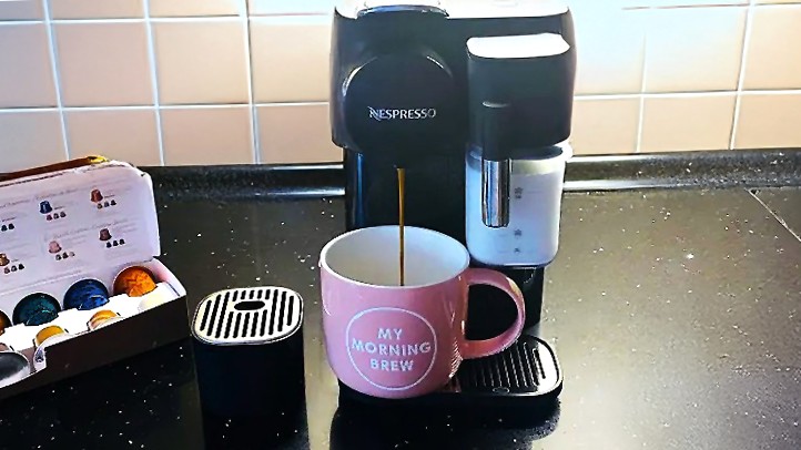 De'Longhi Lattissima One machine