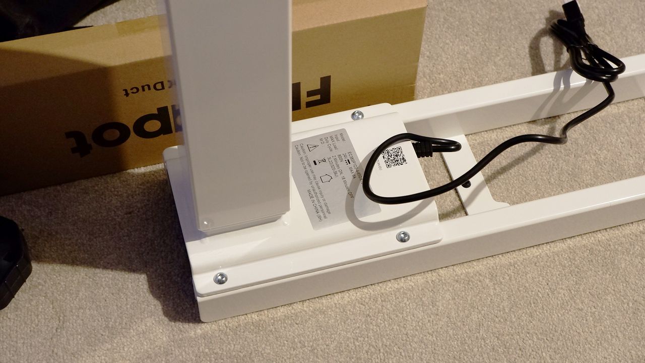Flexispot E7L desk set-up in an office.