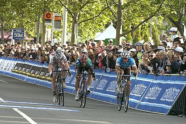 Michael Matthews (right) of Jayco/AIS takes out an intermediate sprint over Jonathan Cantwell (centre) of Fly V Australia and Aaron Kemps (Rock Racing).