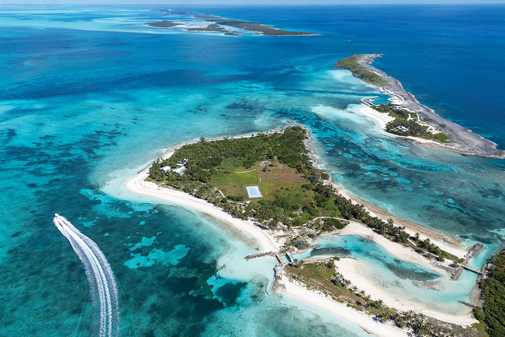 Frozen and Alder Cay, Berry Islands, The Bahamas