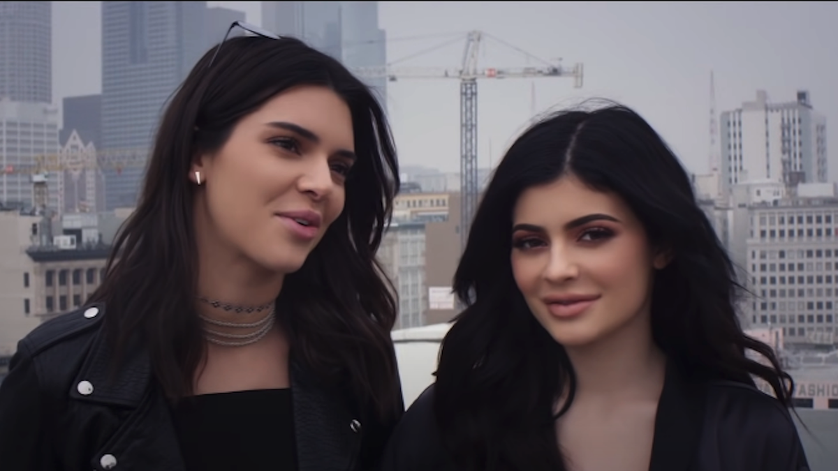 Kendall And Kylie Jenner Did A Home Music Video For Taylor Swifts Better Than Revenge When It 