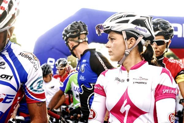 Adriana Rojas (Specialized) at the start