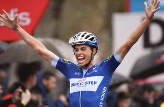 Enric Mas (Quick-Step Floors) wins the final stage at Pais Vasco