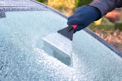 how to de-ice a car by scraping the car windscreen