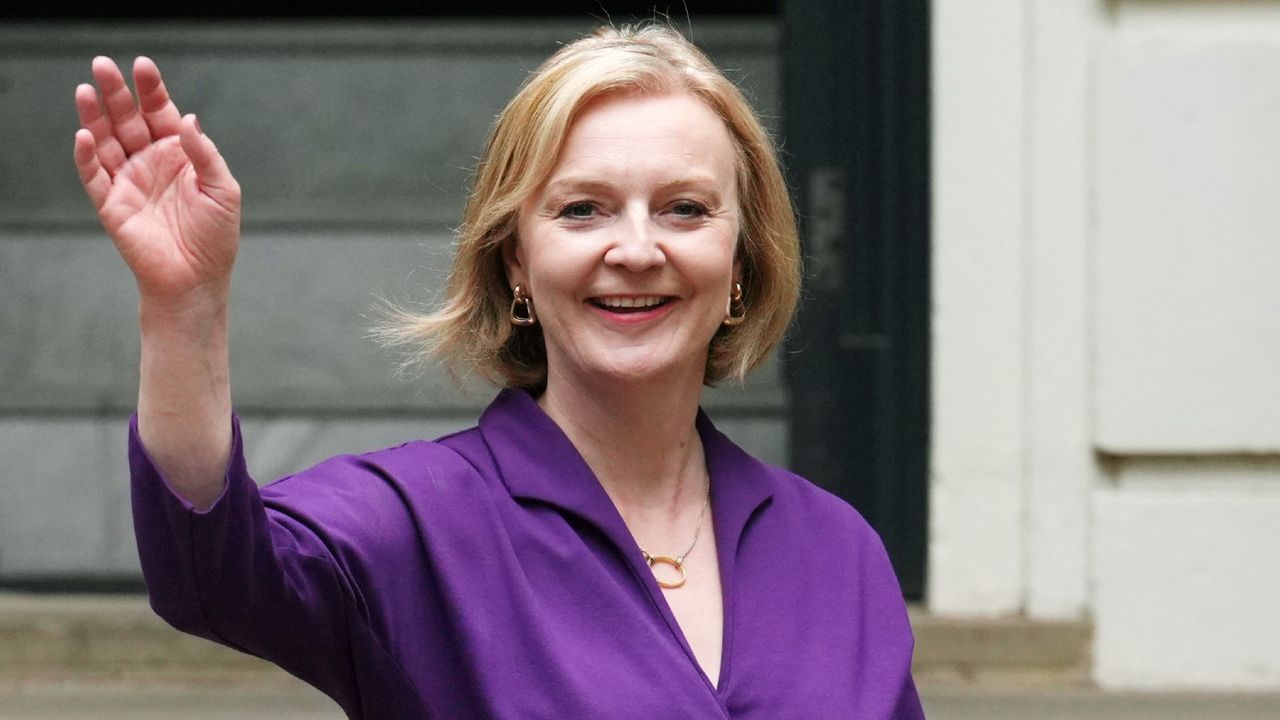 Liz Truss waving