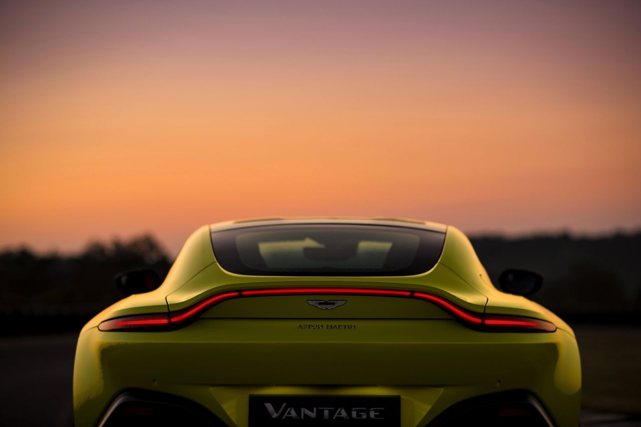 Aston Martin Vantage 18