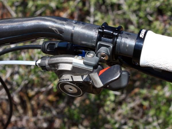 The single-ring setup requires just the right-hand shifter.