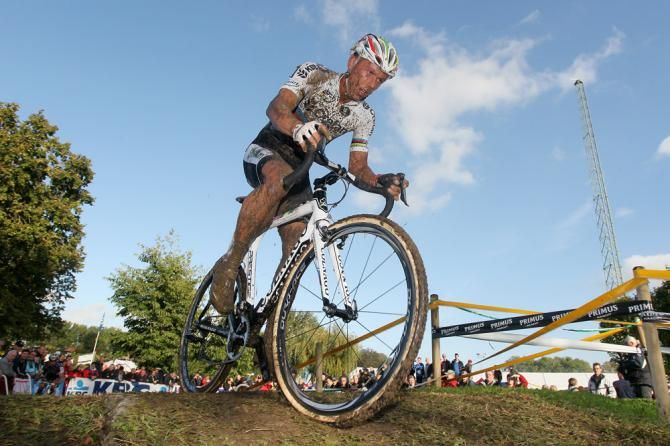 World champion Sven Nys punctured at Kermiscross and ended up in 6th place