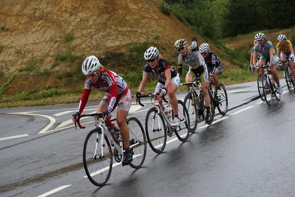 Emma Johansson (Redsun Cycling Team) leads Vicki Whitelaw (Lotto Ladies Team) and the other breakaways.
