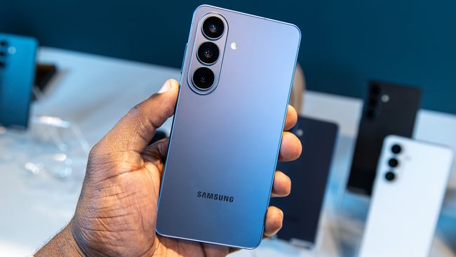 Отличные новости! В Mint Mobile снова появился в наличии Samsung Galaxy S26, и это по-прежнему одно из лучших предложений на смартфоны в сети