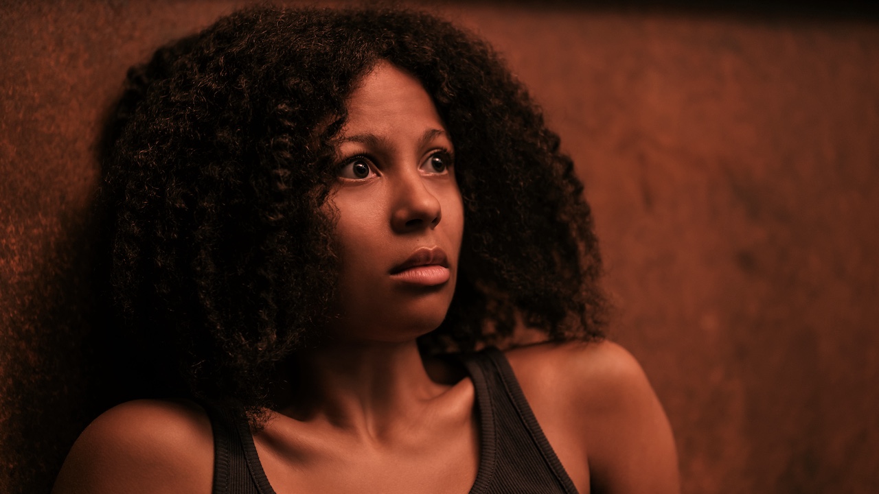 Myha&amp;rsquo;La looking scared as Maria Reaves while against a wall in They Will Kill You